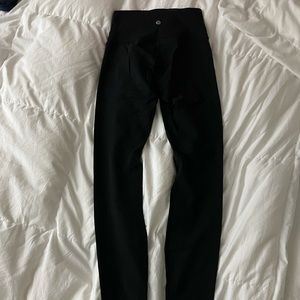 Lululemon black wunder under leggings